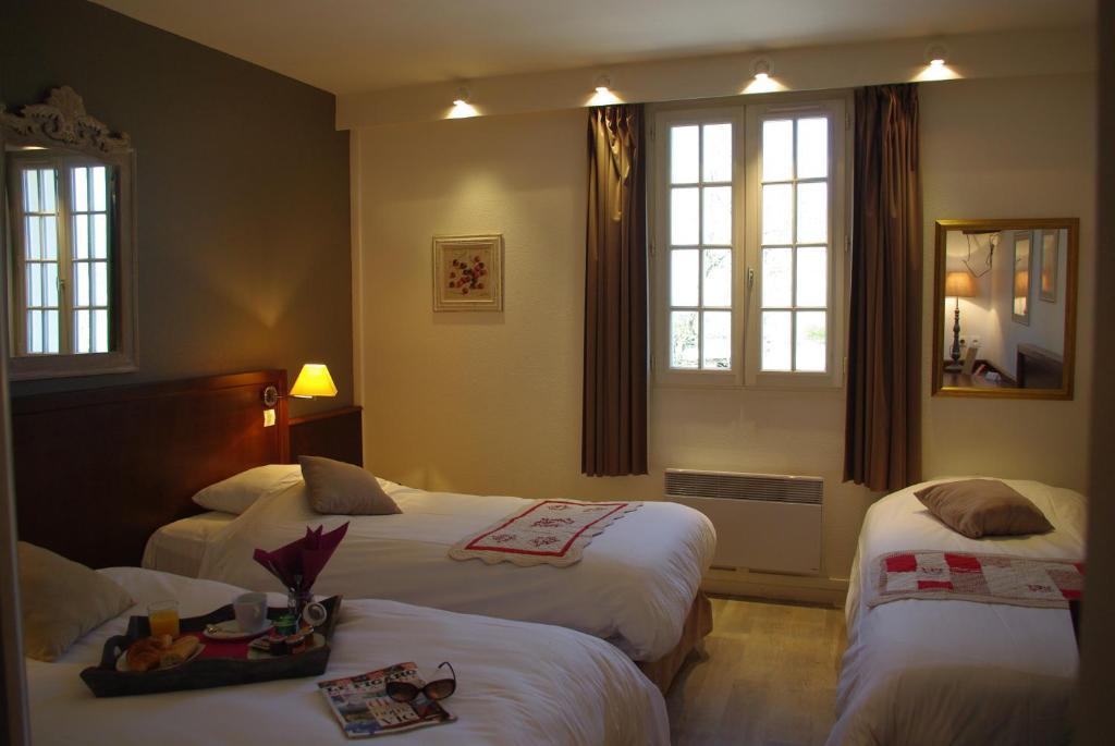 Logis Hotel Les Nympheas Chaufour-les-Bonnieres Room photo